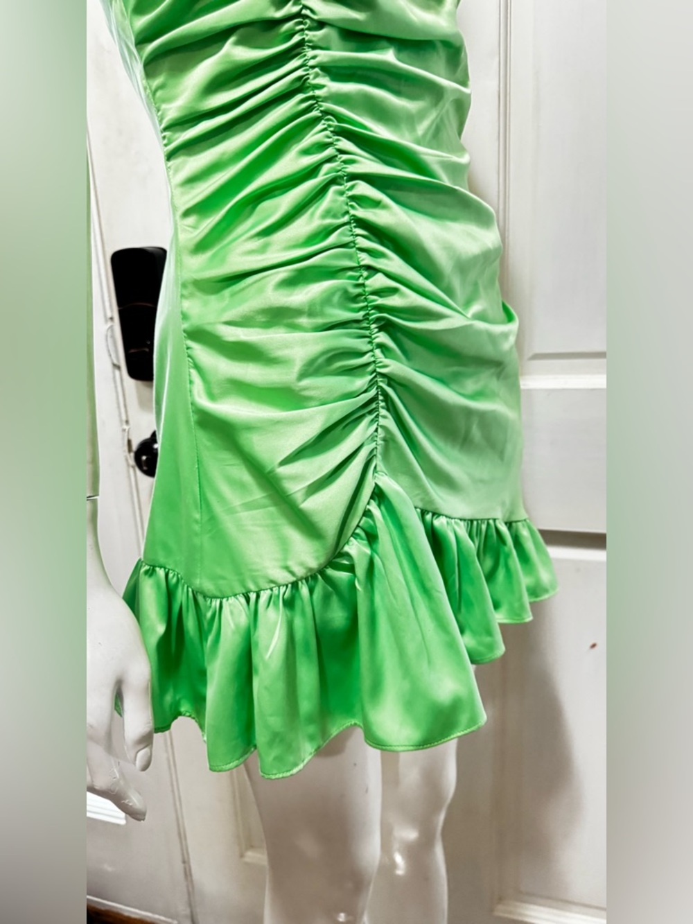 MAJORELLE coquette Bright Green Ruched Ruffle Mini Dress Size Medium A - Picture 8 of 16